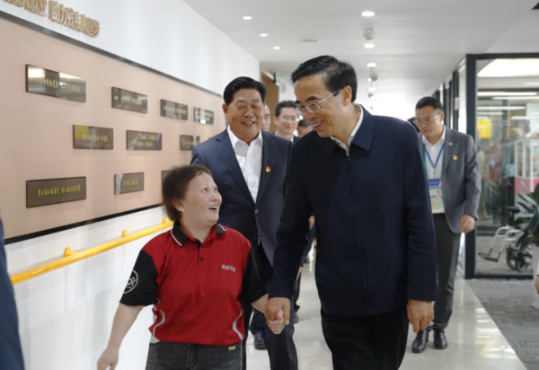 “让更多残疾面就业、幸福生活！”——中国残联主席考察调研圆通(图6)